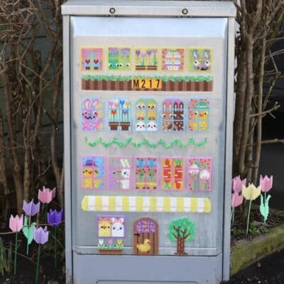 LILLA PÄRLHÄFTET PÅSKFÖNSTER